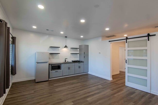 Photo - BeverlyDrive2494 (McGee) - RC Unit #2 (RM)