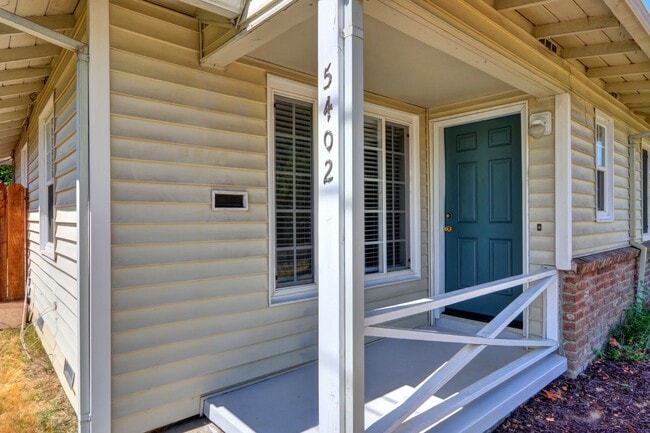 5400-5402 Folsom Blvd
