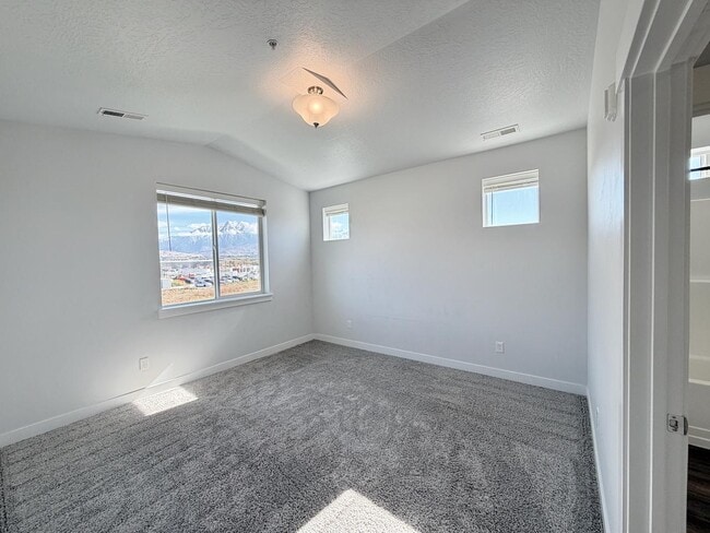 Photo - 738 N 260 W