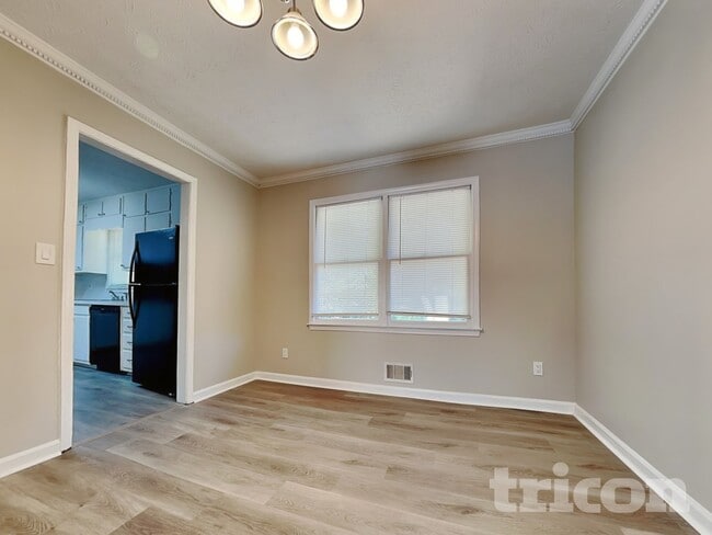 Photo - 2236 Windsor Dr SW