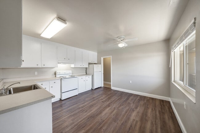 Photo - Garden Court Apartments