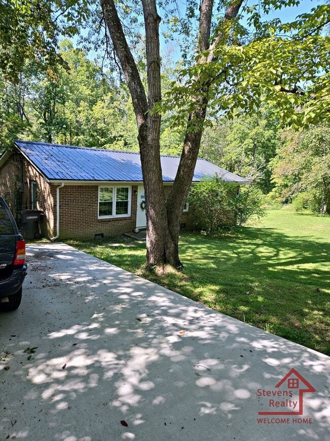 Photo - 2050 Wildwood Rd