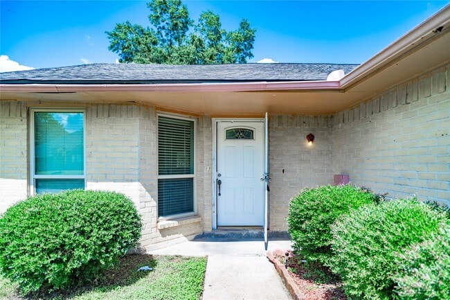 Photo - 17003 Enchanted Cir W