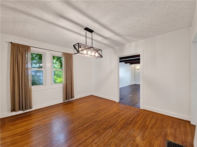 Photo - 140 Irvington Rd