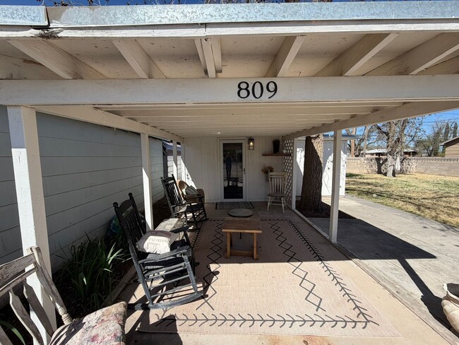Building Photo - 1 Bed 1 Bath Home
