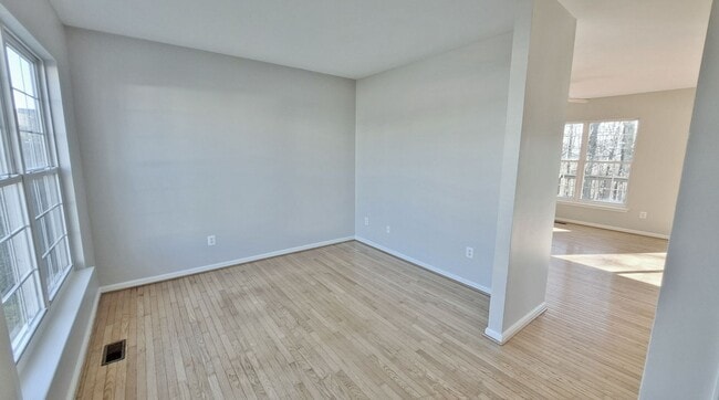 Photo - 3 Bed / 2-1/2 Bath Single Family Home w/1-Car garage