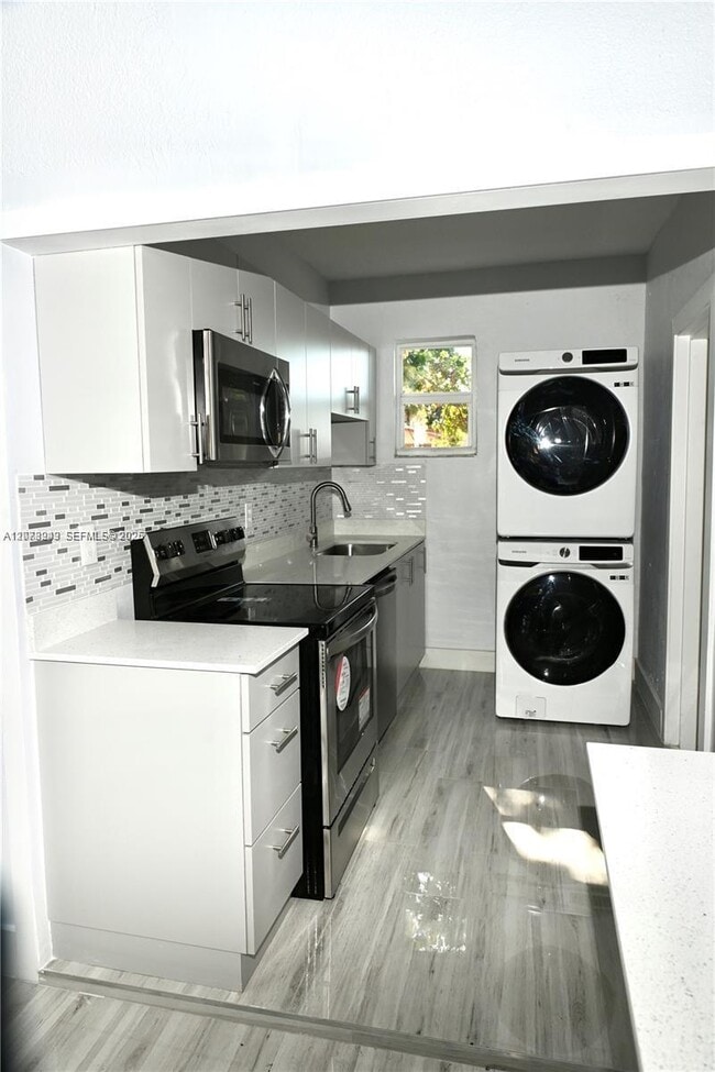 Photo - 747 NW 5th Ct