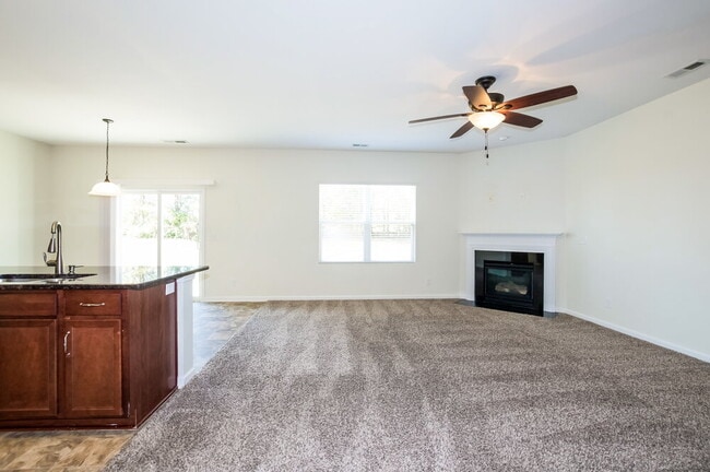 Photo - 2011 Blue Stream Ln