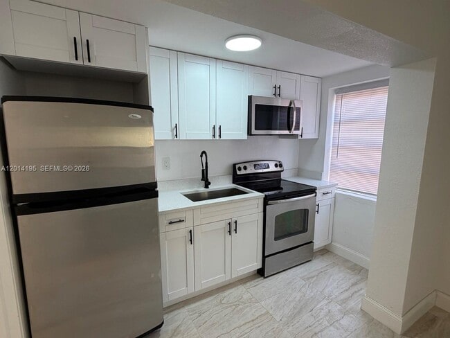 Building Photo - 7840 NW 5th Ave Unit REAR