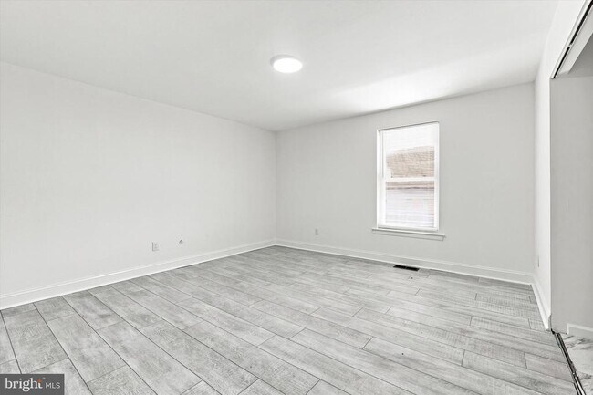 Photo - 7813 Midis Pl