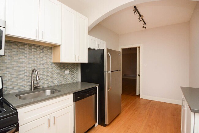 Photo - 2326 N Rockwell St Unidad B2