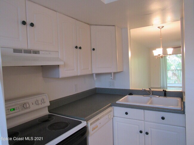400 Catalina Rd Unit 203