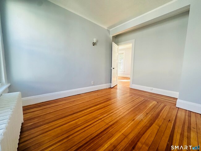 Photo - 133 Quaker Ln S Unit 2