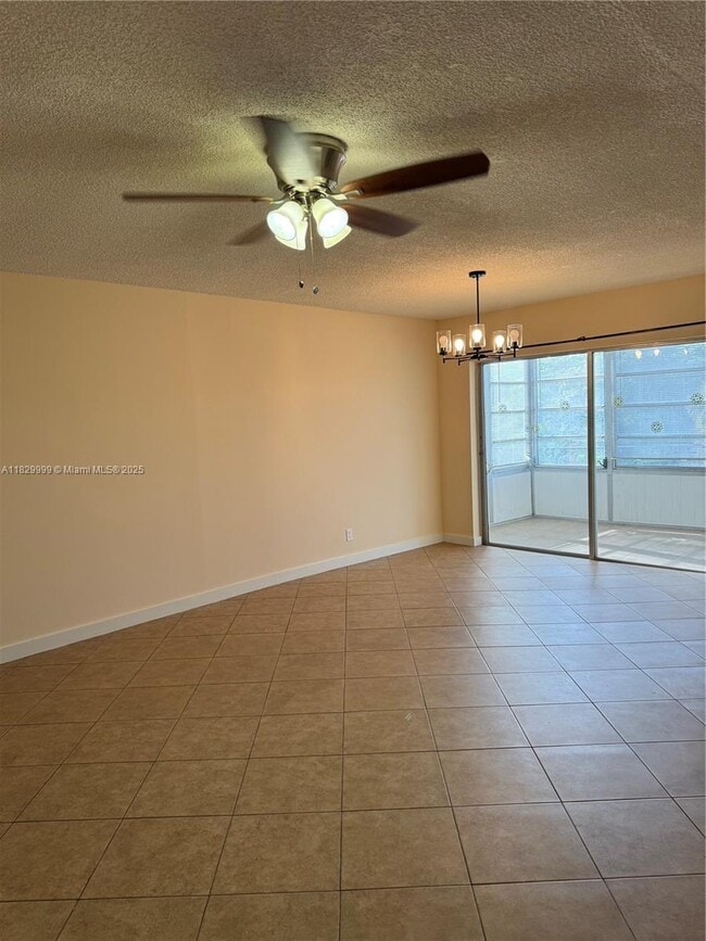 Photo - 4046 NW 19th St Unidad 308