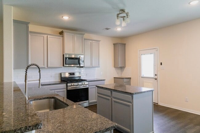 Photo - 221 White Wing Ln