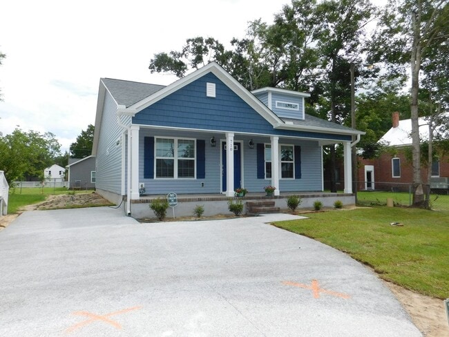 Photo - 710 B St