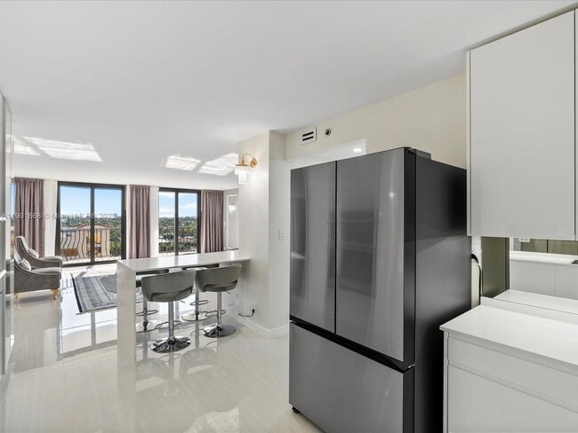 Photo - 8877 Collins Ave Unidad 704