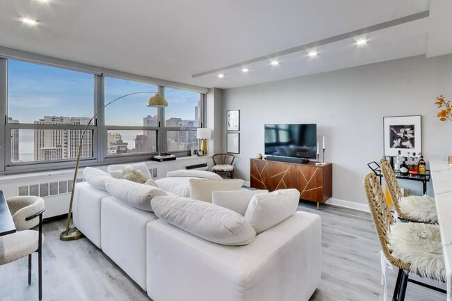 Photo - 1255 N Sandburg Terrace