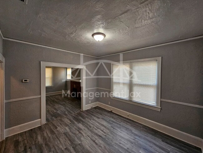 Photo - 528 W 25th St