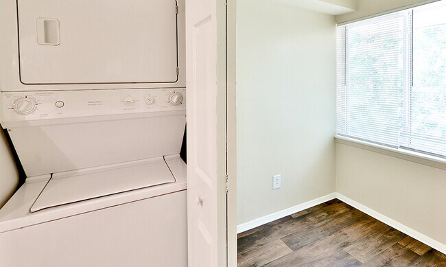 Skylark Pointe Apartment Homes