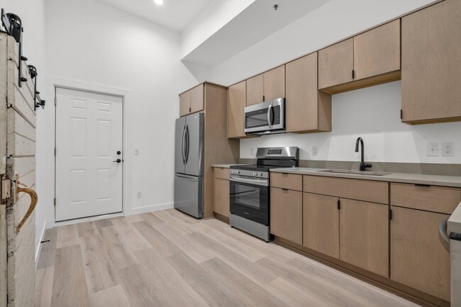 Photo - 308 Oak St Unit 101