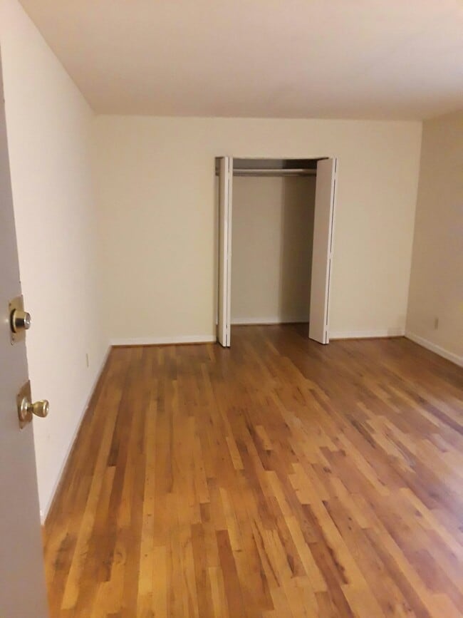 5922 Belmont Ave Unit 1