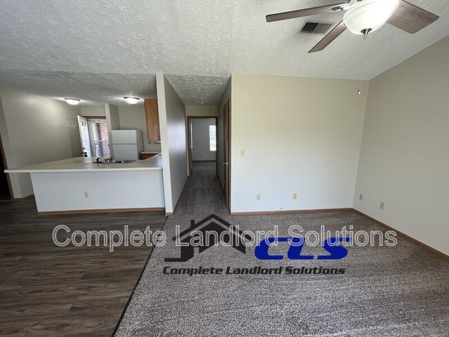 Photo - 563 Farrington St