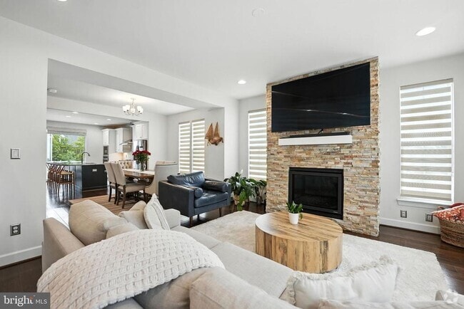 Building Photo - 610 Watermans Dr Rental