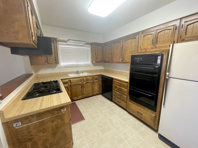 Photo - 2 bedroom 2 bathroom Heritage Ranch Home Available 9/1/26 **Do Not Disturb Tenants**