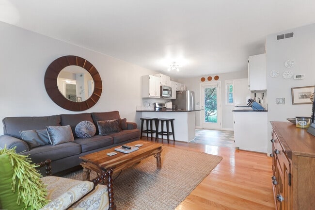 Photo - 412 St Charles Ct Unidad ID1359005P