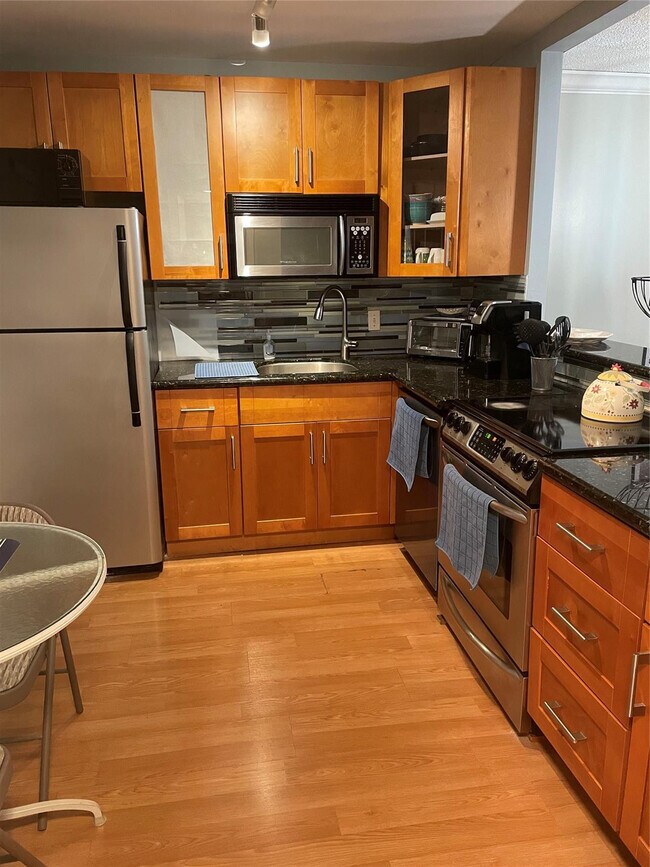 Building Photo - 604 NE 2nd St Unit 226