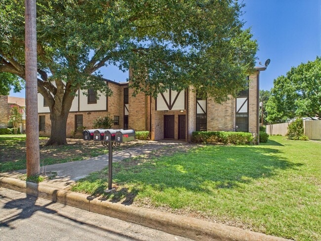 Building Photo - 107 Frederick Rd Unit 2