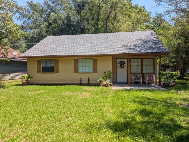 Photo - 216 Maplewood St