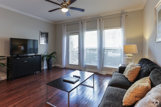 1BR, 1BA - 895 SF - Stone Pointe