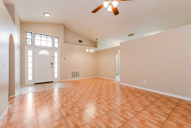 Photo - 2630 Cahill Way