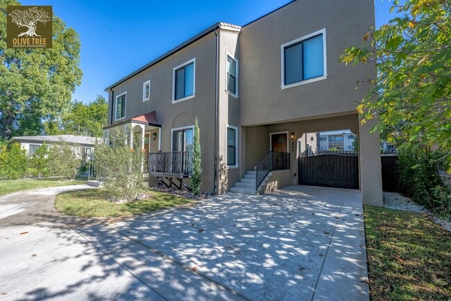 Building Photo - Marengo Unit 496 South Marengo