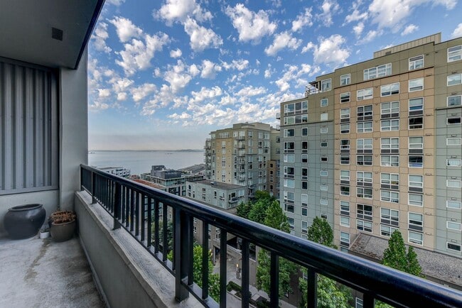 Building Photo - Puget Sound Views Unit 7004 Rental