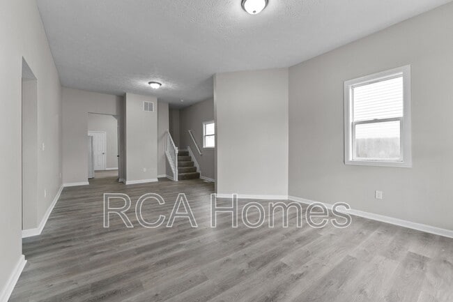 Photo - 2912 N Kenwood Ave