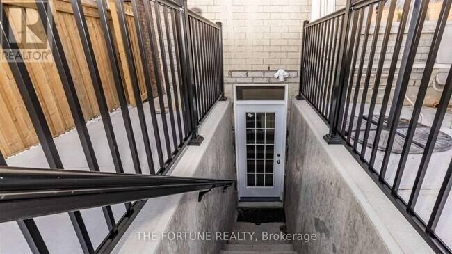 Photo - 118 Leadership Dr