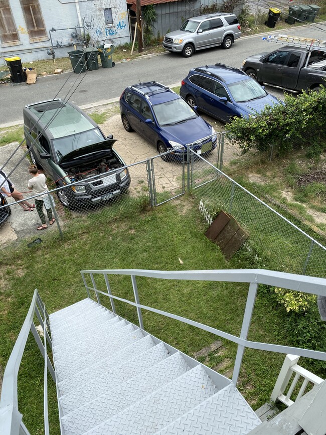 Shared yard and private parking - 2220 Whitaker Street Apartments Unit B