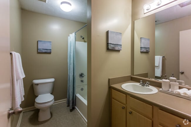 2 BR, 2 BA - 1099 SF - Master Bathroom