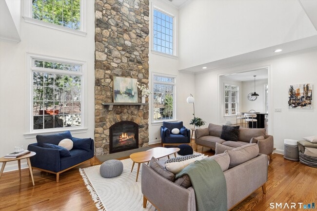 Photo - 166 Edward Pl