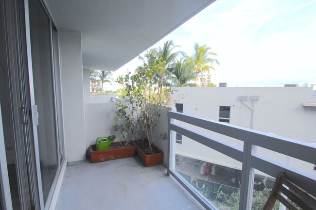 Photo - Spacious one bedroom unit at the Flamingo South Beach Resort!