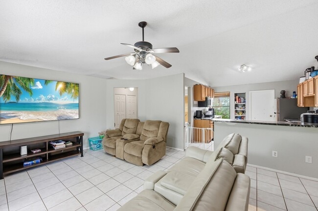 Photo - 1258 SW Cynthia St