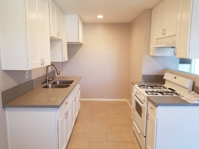 Photo - Del Amo Apts