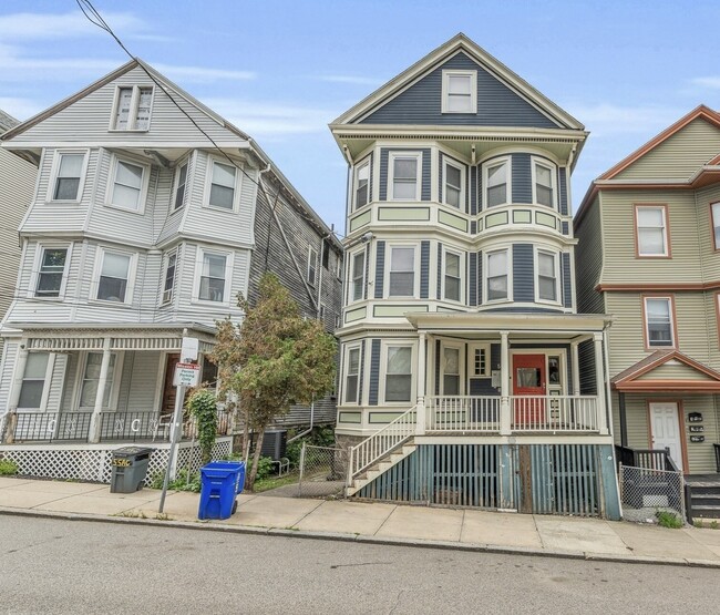 Building Photo - 5 Sachem St Unit #Three