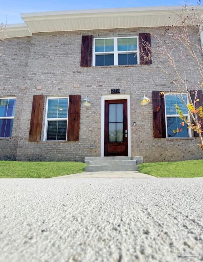 Photo - 218 N De Villiers St