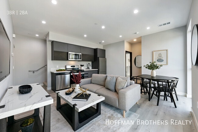 Building Photo - 13621 N Fellows Ave Unit 13621