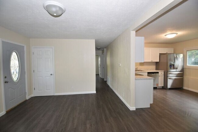 Photo - Elkhart North West- 3 bedroom ranch with d...