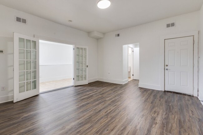 Photo - 705 Brownsville Rd Unidad 2nd Floor Front